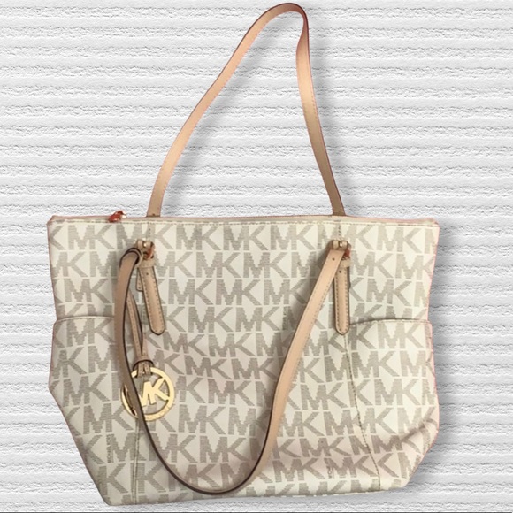 Michael Kors Handbags - Michael Kors Purse💕